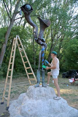 Instalace sochy Hľadajúci – organické formy